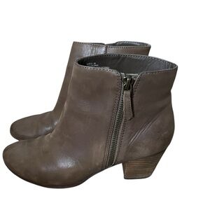 Crown Vintage Taupe Ankle Booties Zipper Side opening.